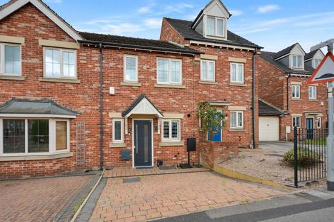 2 bedroom townhouse for sale, Claymoor Close, Mansfield