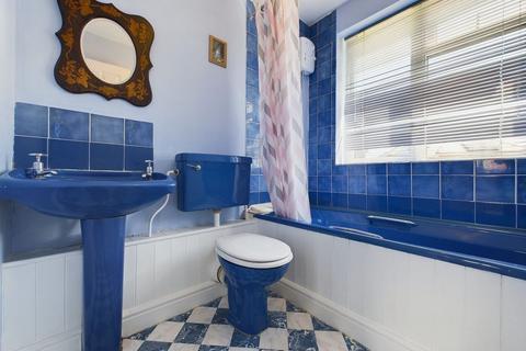 60 Queens Drive, Whitby, YO22 4HW