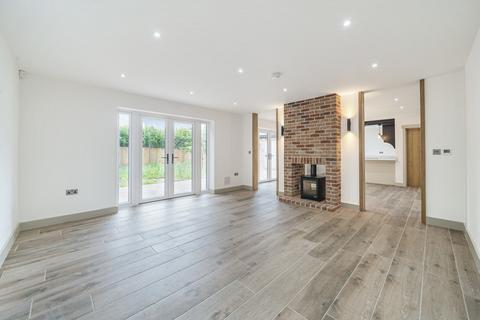 4 bedroom detached house for sale, Station Road, Hillington