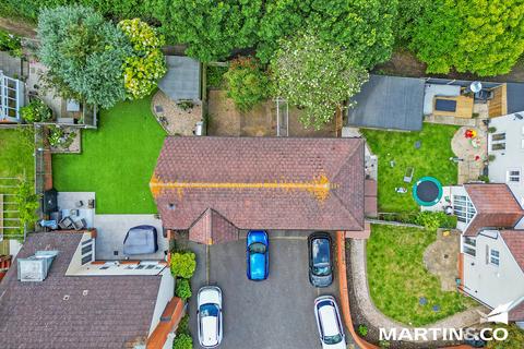 2 Lambourne Chase, Chelmsford, CM2 9FF