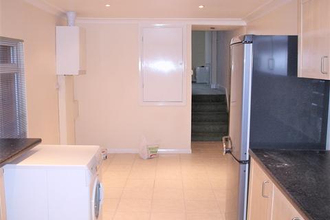 2 bedroom apartment to rent, The Broadway, London