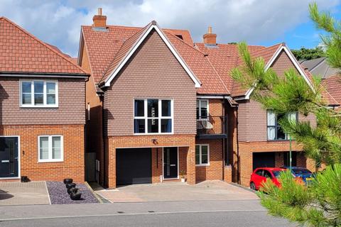 4 bedroom detached house for sale, Sinclair Drive, Pulborough RH20