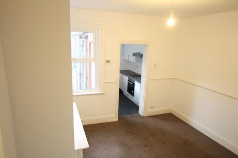 2 bedroom terraced house to rent, Victoria Street, Grantham