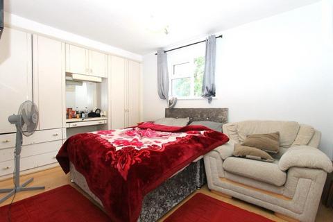 1 bedroom flat for sale, Langhedge Lane, London, N18