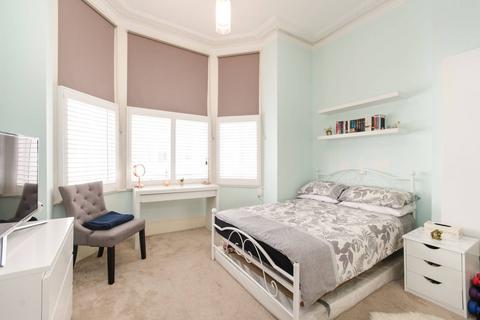 2 bedroom flat to rent, Coleherne Road, Earls Court, London, SW10