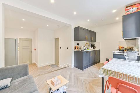 34d Fairview Road, London, SW16 5PT