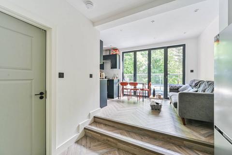 34d Fairview Road, London, SW16 5PT