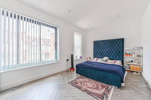 34d Fairview Road, London, SW16 5PT