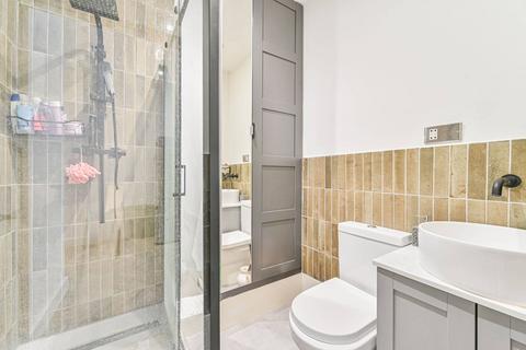 34d Fairview Road, London, SW16 5PT