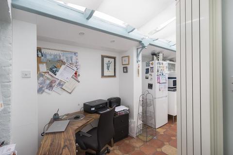2 bedroom cottage for sale, Ferry Road, Twickenham TW1