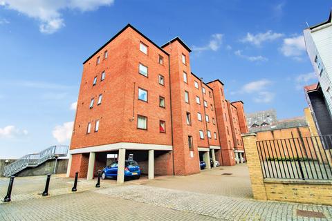 2 bedroom flat to rent, Russell Quay, West Street, Gravesend, Kent, DA11