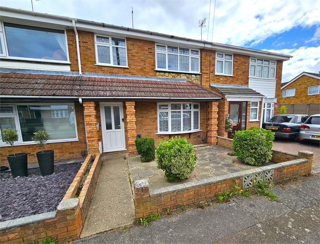 Lincoln Way, Canvey Island, Canvey... 3 bed terraced house to rent £