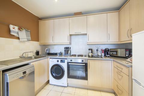 2 bedroom flat to rent, Hamlyn House, High Street, Feltham, Middlesex