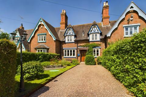 3 bedroom cottage for sale, Dunstall, Burton-on-Trent