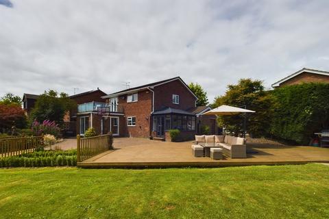 4 bedroom detached house for sale, Chestnut Close, Tean