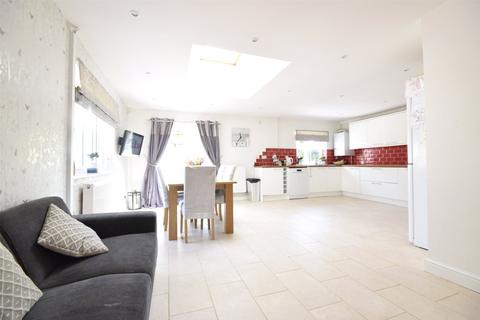 4 bedroom semi-detached house to rent, Riding Barn Hill, BRISTOL BS30