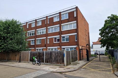 2 bedroom duplex to rent, Sandra Close, Wood Green, London, N22