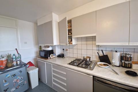 2 bedroom duplex to rent, Sandra Close, Wood Green, London, N22