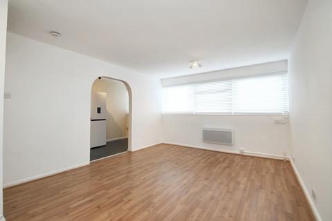 Studio to rent, Lynwood Close, South Woodford