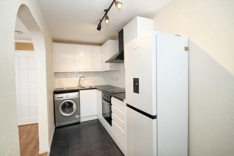 Studio to rent, Lynwood Close, South Woodford