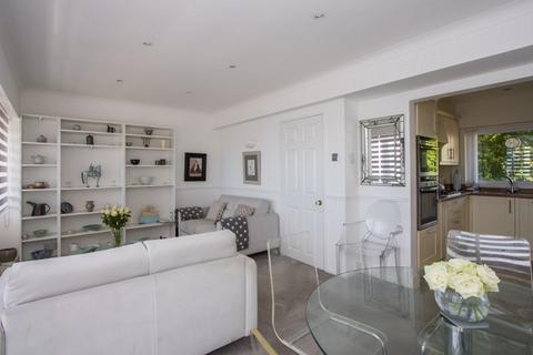 3 bedroom apartment for sale, Windsor Court, The Esplanade, Penarth