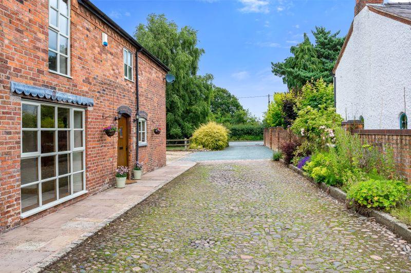 Duchy Barn, Crewe Road, Crewe Green 4 bed barn conversion for sale £