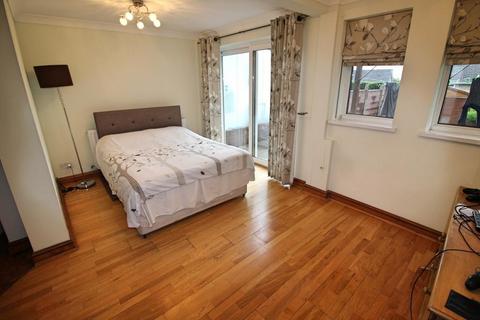 4 bedroom end of terrace house for sale, Sycamore Close, Penarth CF64