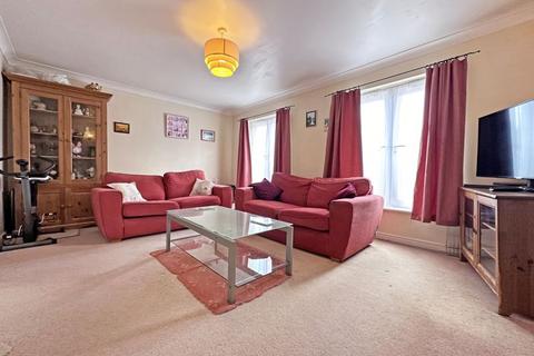 3 bedroom townhouse for sale, Oxford Way, Tipton