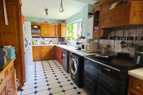 15 Henderson Walk, Steyning, BN44 3SG