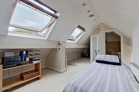 128 Rectory Road, Sutton Coldfield, B75 7RS