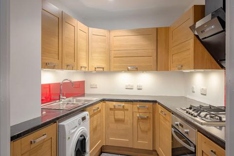 2 bedroom flat for sale, Arragon Road, Central Twickenham