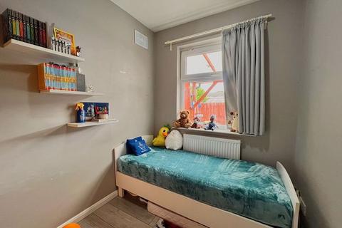 2 bedroom maisonette for sale, Elmcroft Close, Feltham