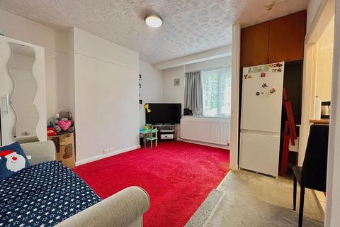 2 bedroom maisonette for sale, Elmcroft Close, Feltham