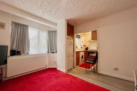 2 bedroom maisonette for sale, Elmcroft Close, Feltham