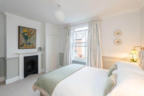 19 Meadowbrook Road, Dorking, RH4 1DH