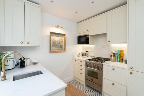 19 Meadowbrook Road, Dorking, RH4 1DH