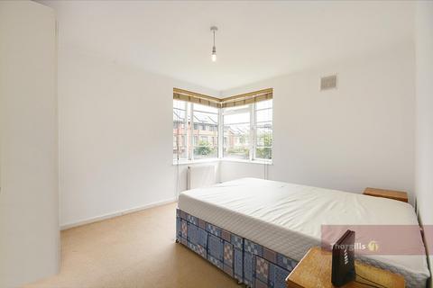 3 bedroom apartment to rent, Manor Vale, Brentford TW8