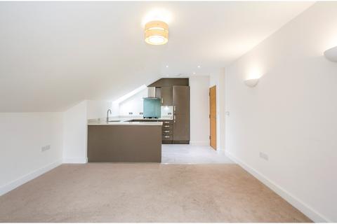 2 bedroom flat to rent, New Road, Ferndown