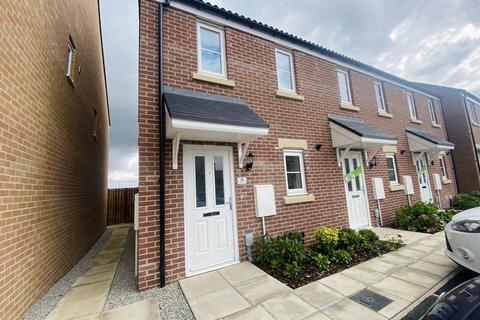 2 bedroom end of terrace house to rent, Austacre Way, Lincoln