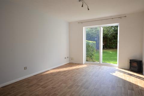 2 bedroom apartment to rent, Littlebrook Avenue, Slough