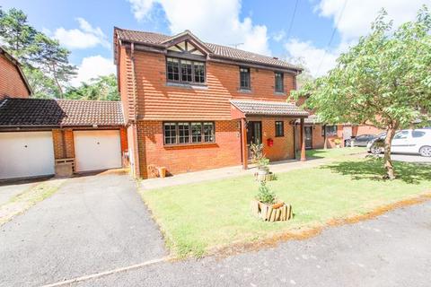 4 bedroom detached house for sale, Station Close, Town Row, Rotherfield