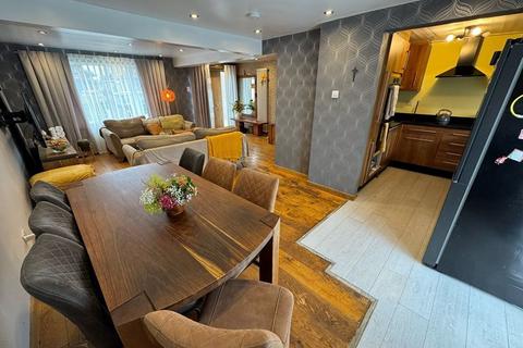 24 Marian Close, Hayes, UB4 9DA