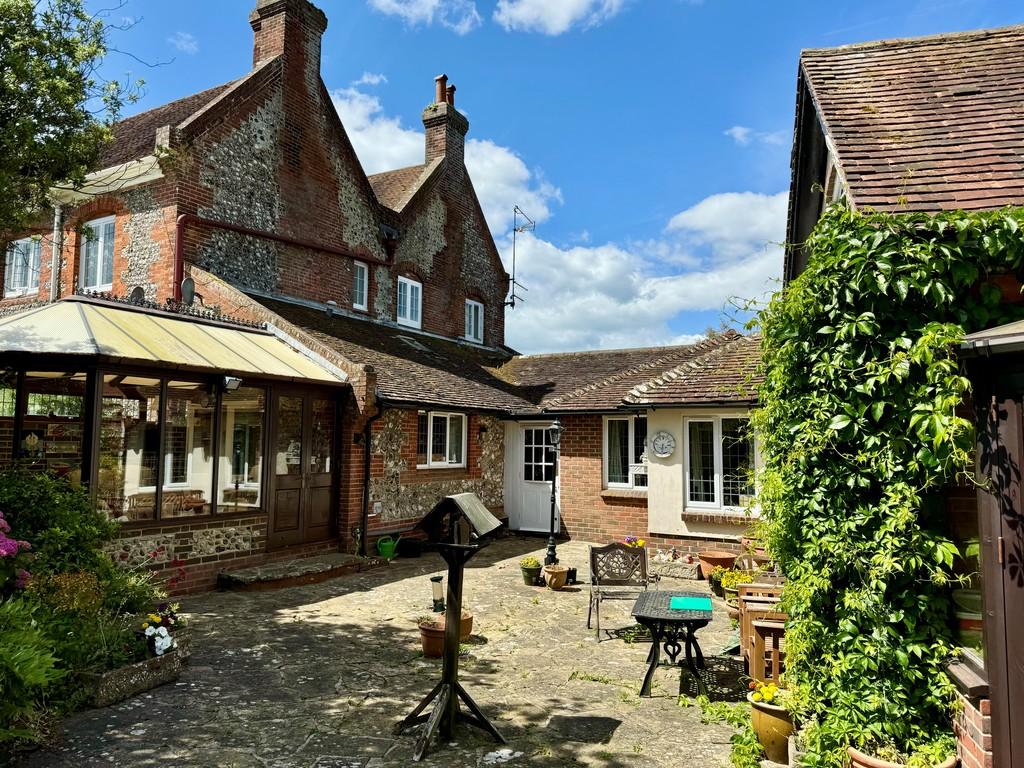 Tuts Cottage Courtyard