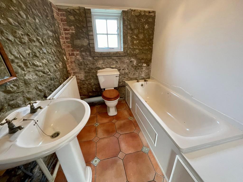 Tuts Cottage GF En Suite Bathroom NEW