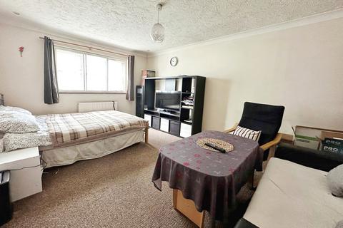 1 bedroom property to rent, Boltons Lane, Harlington