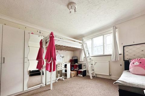 1 bedroom property to rent, Boltons Lane, Harlington