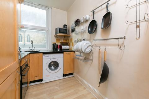 2 bedroom flat to rent, Clapham Common South Side