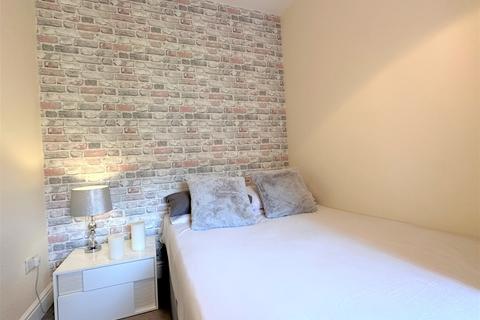 2 bedroom flat to rent, Rostrevor Road, Fulham, London