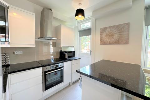 2 bedroom flat to rent, Rostrevor Road, Fulham, London