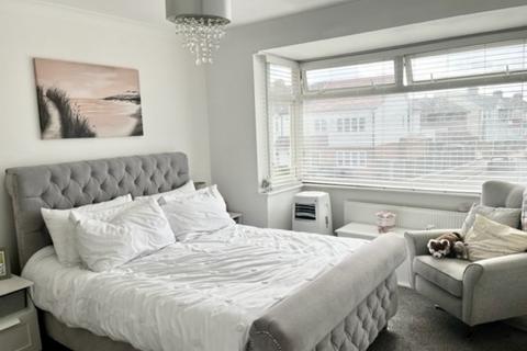 32 The Ridgeway, Gidea Park, Romford, RM2 5BT